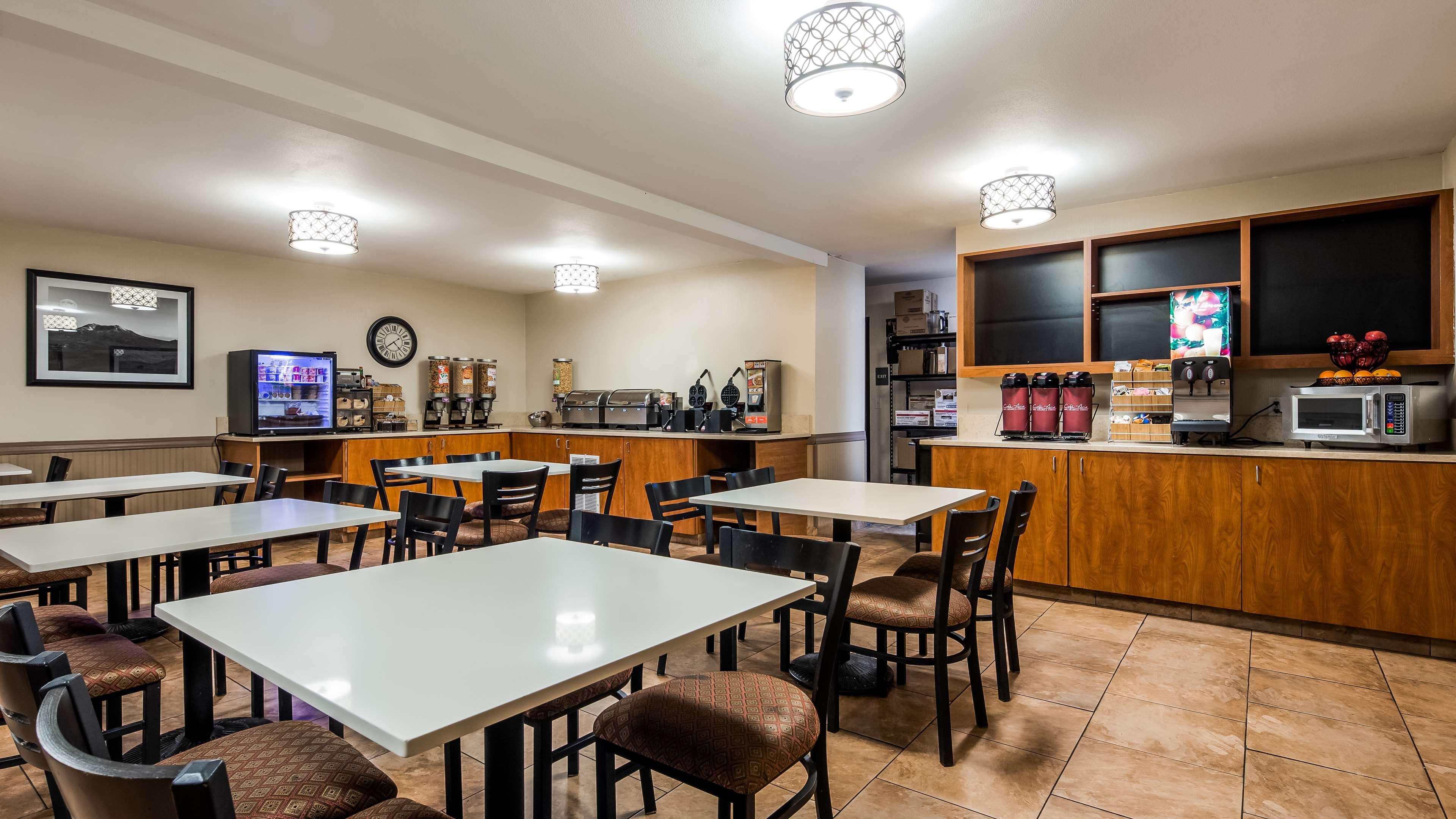 Best Western Oak Meadows Inn Сент-Хеленс Экстерьер фото